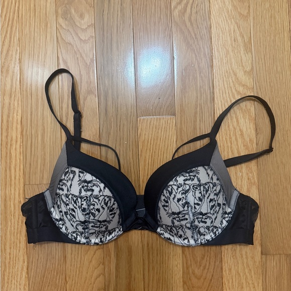 Victoria's Secret Other - Victoria's Secret Black and Cream Patterned Bra